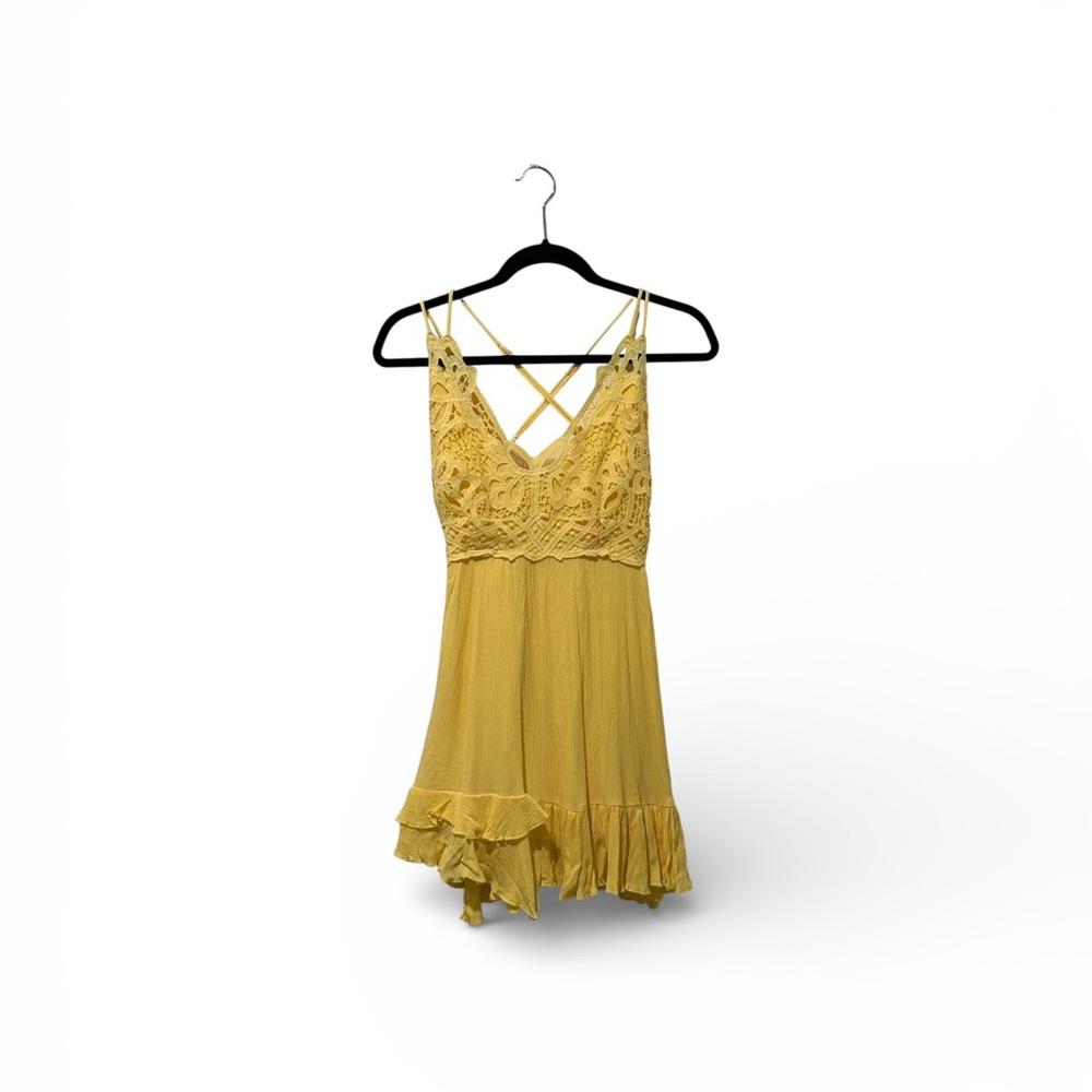 Chelsea & Violet butter yellow Lace Mini Dress size xs